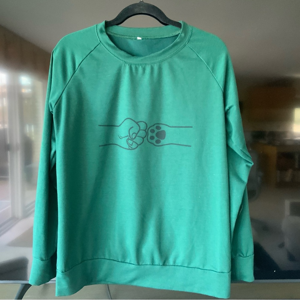 Women’s Forest Green Sweatshirt Size Large.  Cozy and Cute!